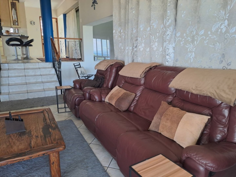 5 Bedroom Property for Sale in Wavecrest Eastern Cape